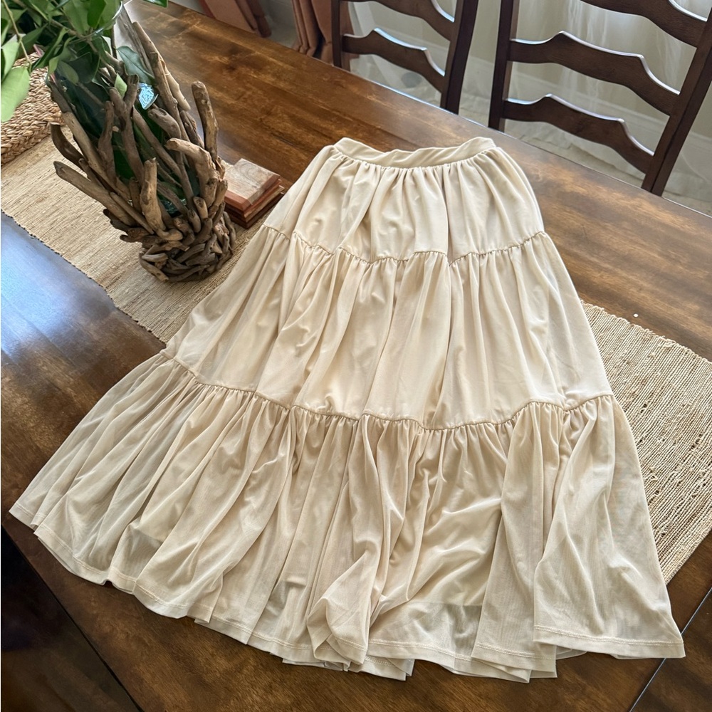 Elegant Cream Tiered Skirt Zara